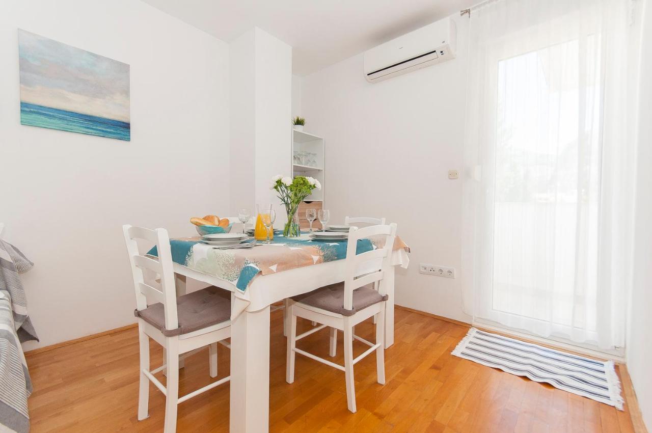 Apartment Luna โอมิช ภายนอก รูปภาพ