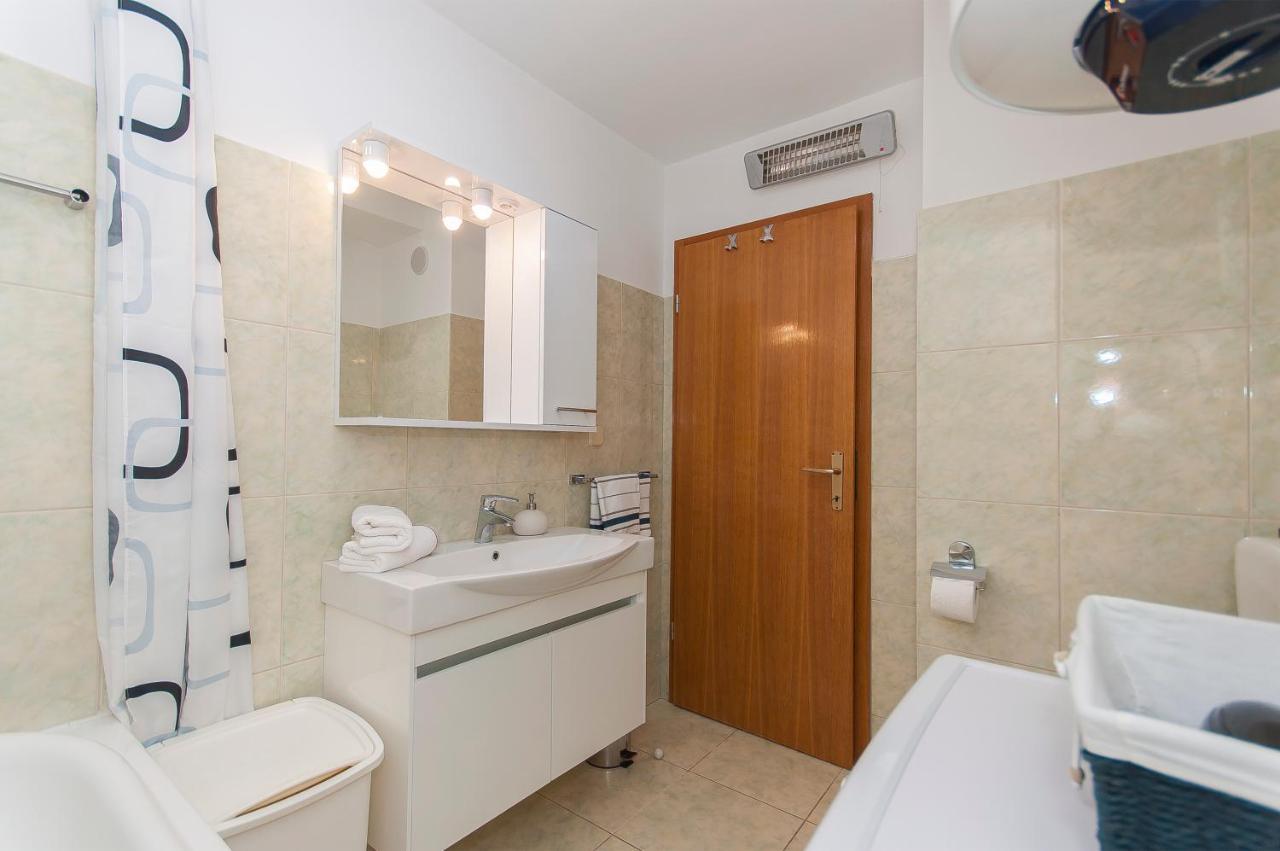 Apartment Luna โอมิช ภายนอก รูปภาพ