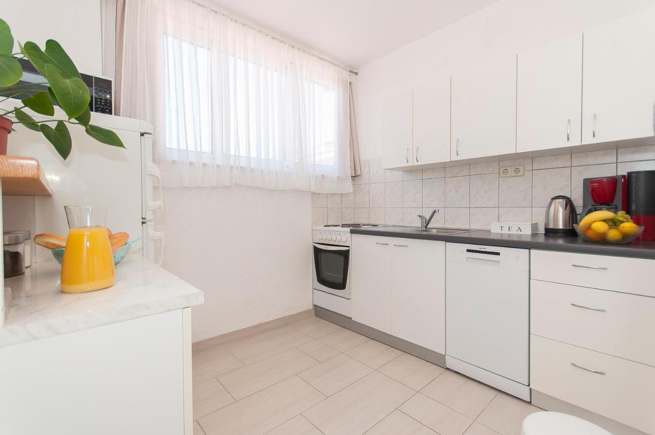 Apartment Luna โอมิช ภายนอก รูปภาพ