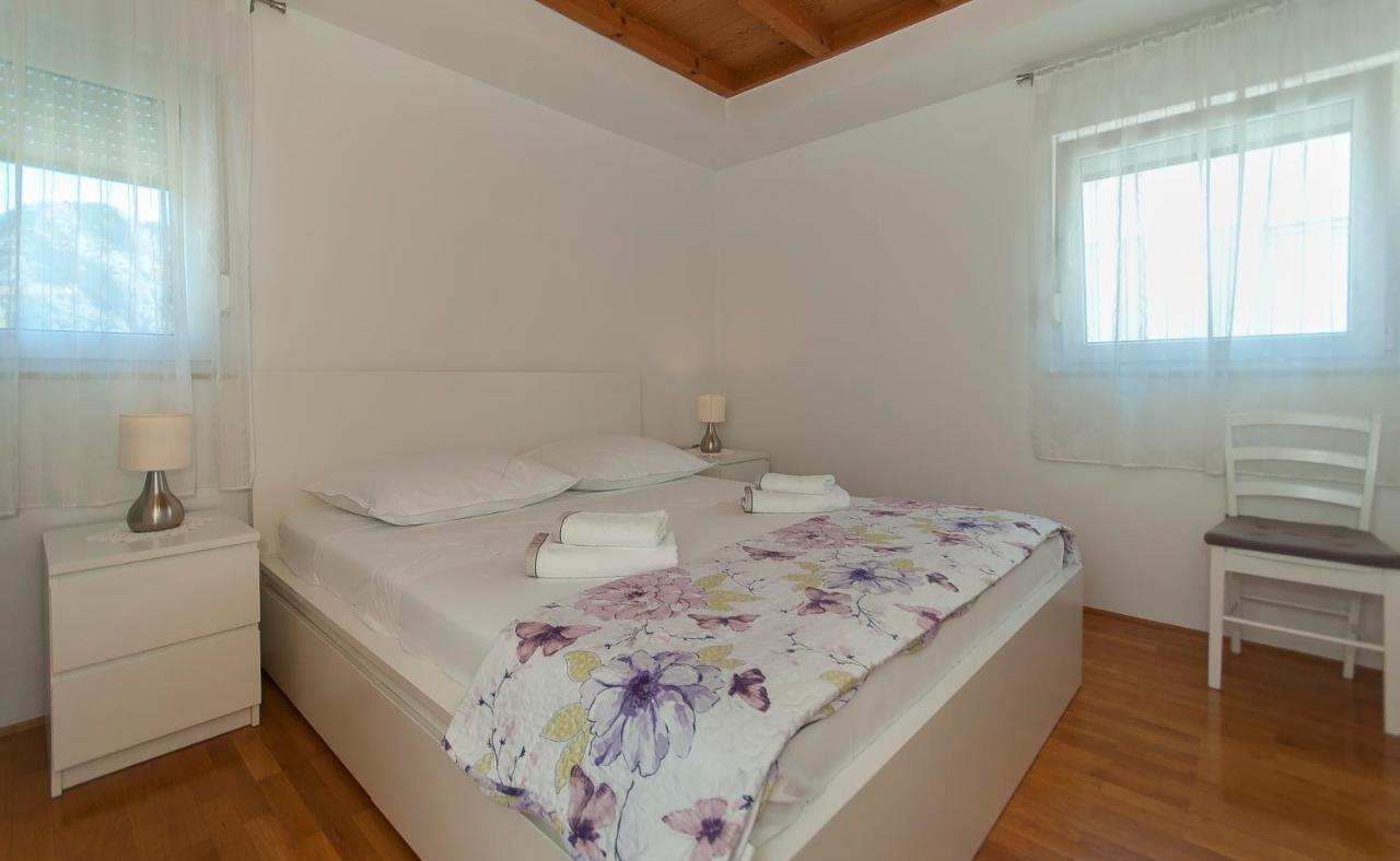 Apartment Luna โอมิช ภายนอก รูปภาพ